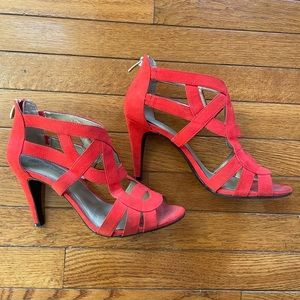 Red women’s heel - size 9